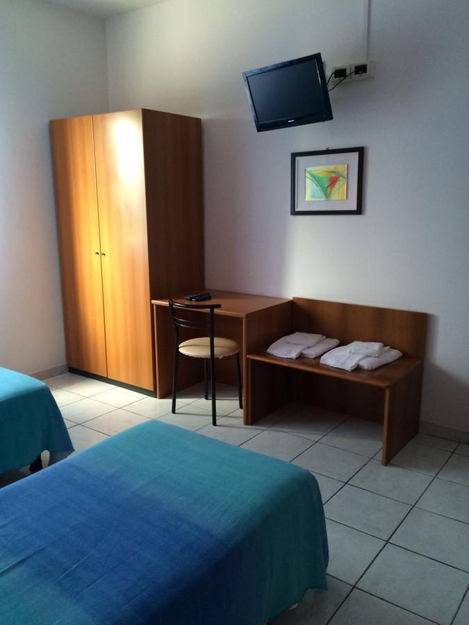 Lo Scoglio Hotel กัสเตลนูโอโว เดล การ์ดา ภายนอก รูปภาพ